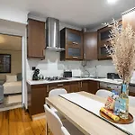 Holiday home Cozy 3br Near Av Liberdade Sleeps 8 Patio *