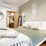 Cozy 3br Near Av Liberdade Sleeps 8 Patio Lisbon