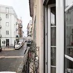 Cozy 3br Near Av Liberdade Sleeps 8 Patio Holiday home *