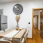 Cozy 3br Near Av Liberdade Sleeps 8 Patio Lisbon