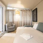 Cozy 3br Near Av Liberdade Sleeps 8 Patio Holiday home Lisbon