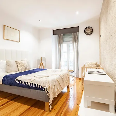 Cozy 3Br Sleeps 8 Patio Near Av Liberdade Lisboa