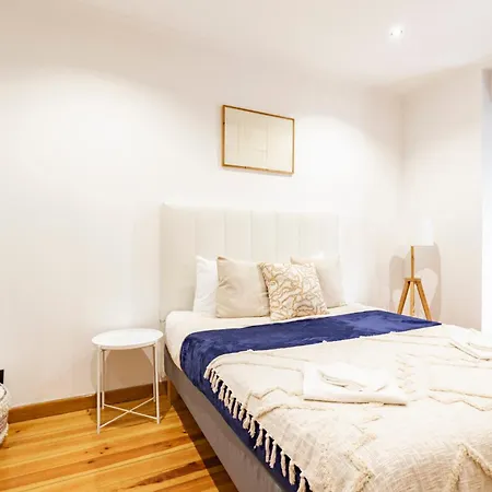 Holiday home Cozy 3Br Sleeps 8 Patio Near Av Liberdade *