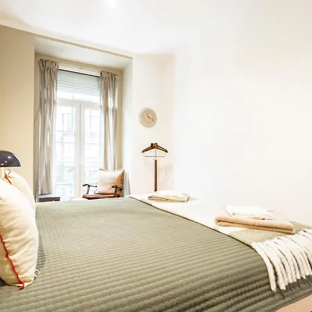 Cozy 3Br Sleeps 8 Patio Near Av Liberdade Holiday home Lisbon