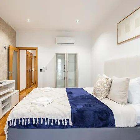 Cozy 3Br Sleeps 8 Patio Near Av Liberdade Holiday home *