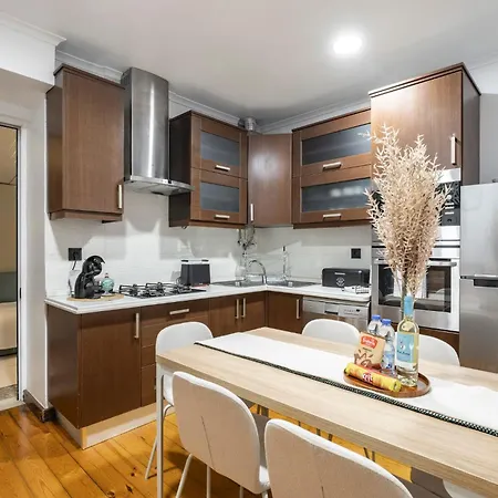 Cozy 3Br Sleeps 8 Patio Near Av Liberdade Holiday home