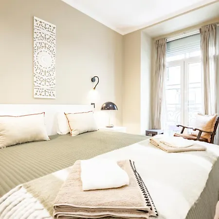 Cozy 3Br Sleeps 8 Patio Near Av Liberdade Holiday home Lisbon