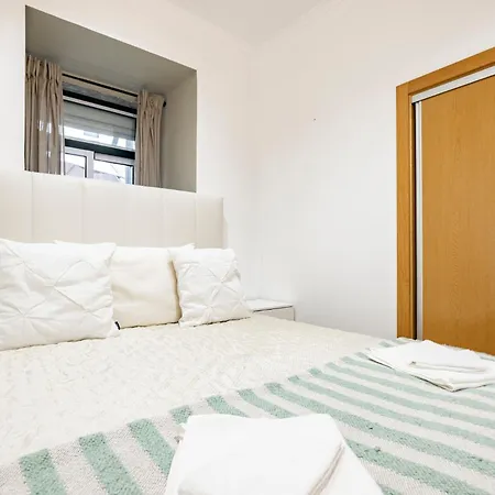 Cozy 3Br Sleeps 8 Patio Near Av Liberdade Holiday home Lisbon