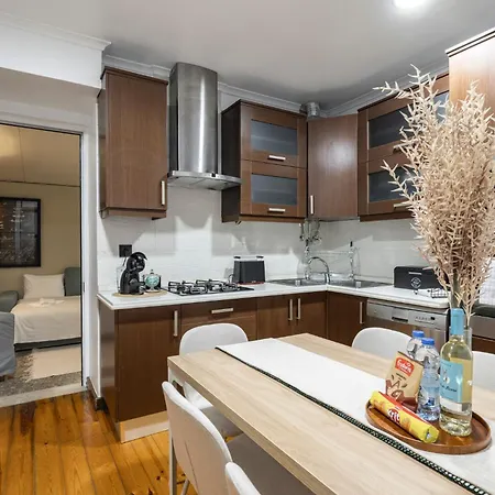 Holiday home Cozy 3Br Sleeps 8 Patio Near Av Liberdade *