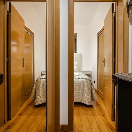 Cozy 3Br Sleeps 8 Patio Near Av Liberdade Holiday home Lisbon