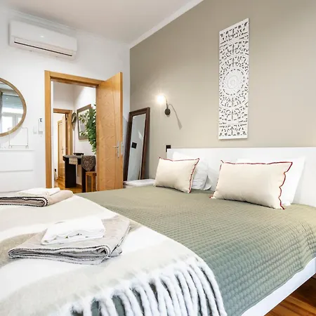 Cozy 3Br Sleeps 8 Patio Near Av Liberdade Lisbon
