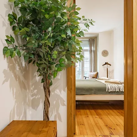 Holiday home Cozy 3Br Sleeps 8 Patio Near Av Liberdade *