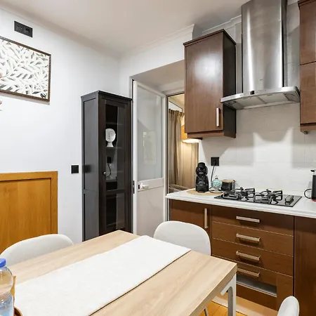 Cozy 3Br Sleeps 8 Patio Near Av Liberdade Holiday home *