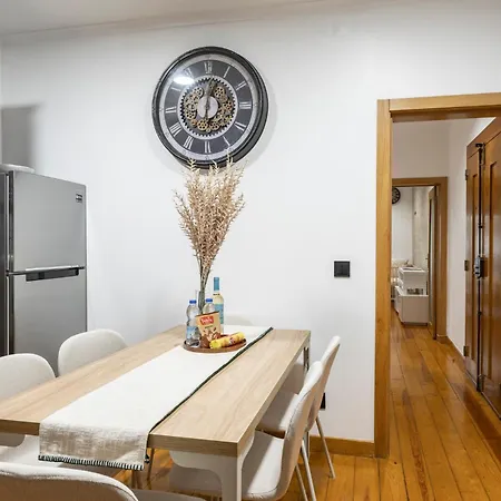 Cozy 3Br Sleeps 8 Patio Near Av Liberdade Lisbon