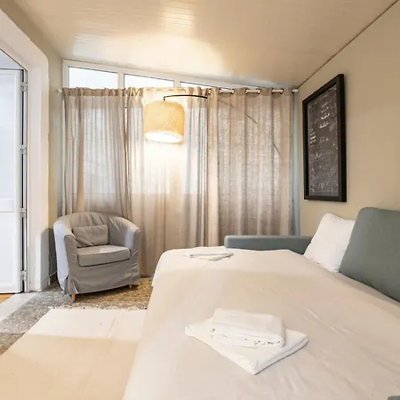Cozy 3Br Sleeps 8 Patio Near Av Liberdade Holiday home Lisbon