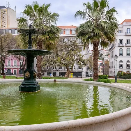 Cozy 3Br Sleeps 8 Patio Near Av Liberdade Lisbon