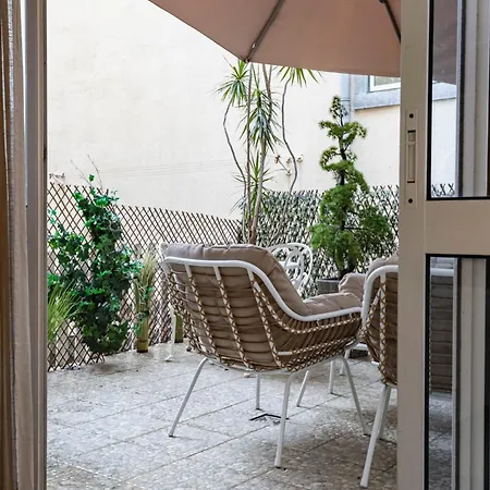 Cozy 3Br Sleeps 8 Patio Near Av Liberdade Holiday home Lisbon