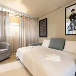 بيت للعطل Cozy 3br Near Av Liberdade Sleeps 8 Patio *